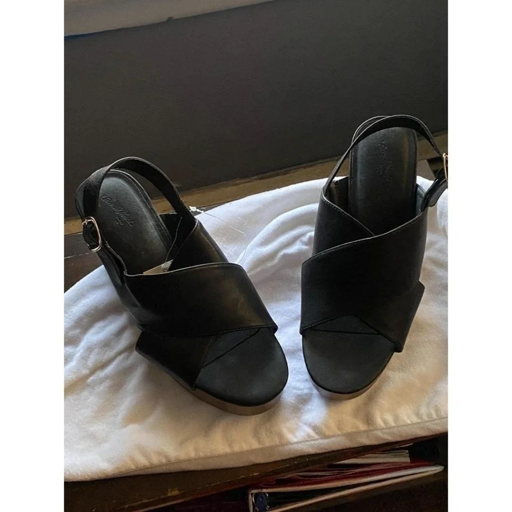 Women's Naomi Wedge Sandals by Universal Thread Black Size 11 New With Tags
